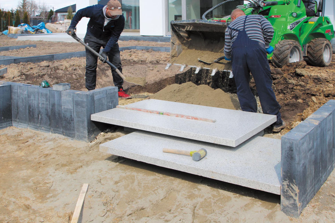 Stopnie wiszące z płyt betonowych