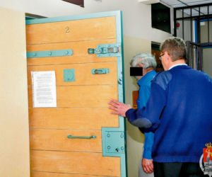 Ojczym dźgnął mnie nożem (bo nie chciałam z nim seksu)