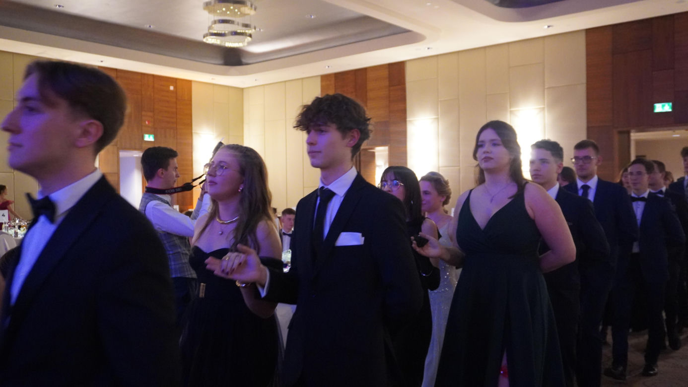 Studniówkowe szaleństwo. Bal przedmaturalny I LO im. Bartłomieja Nowodworskiego 