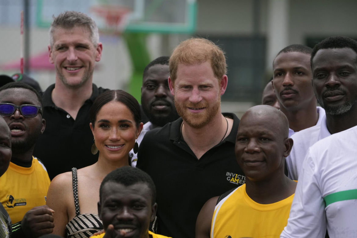 Szokujące portrety Meghan Marka i księcia Harry'ego! Domyśliłbyś się, że to oni?