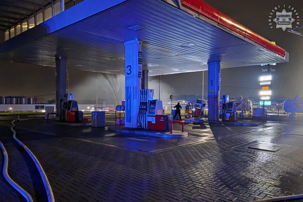 Groźne zdarzenie na stacji paliw w Mysłowicach. Roztargniona kobieta wyrwała przewód LPG z dystrybutora