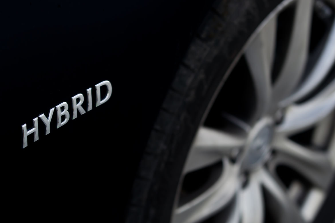 Infiniti Q70h Premium Tech