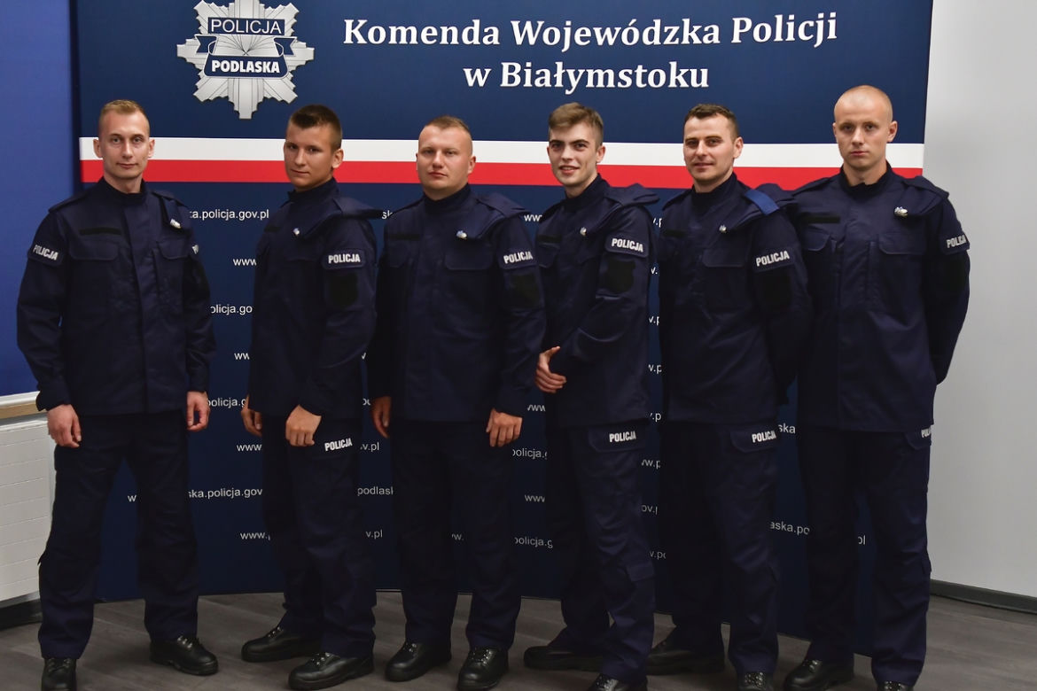 Nowi policjanci w podlaskiej policji. Region zyskał 40 nowych funkcjonariuszy