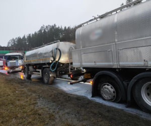 Poważny wypadek w Kromerowie na DK 16. Kilka osób jest rannych [ZDJĘCIA]