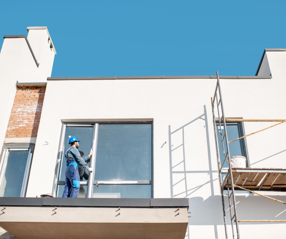 Jak zimowe warunki wpływają na trwałość balkonów i tarasów?