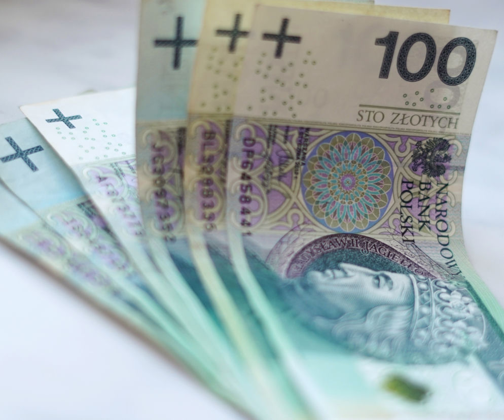 Hrubieszów: Znalazła plik banknotów i… Zrobiłbyś to, co ona?