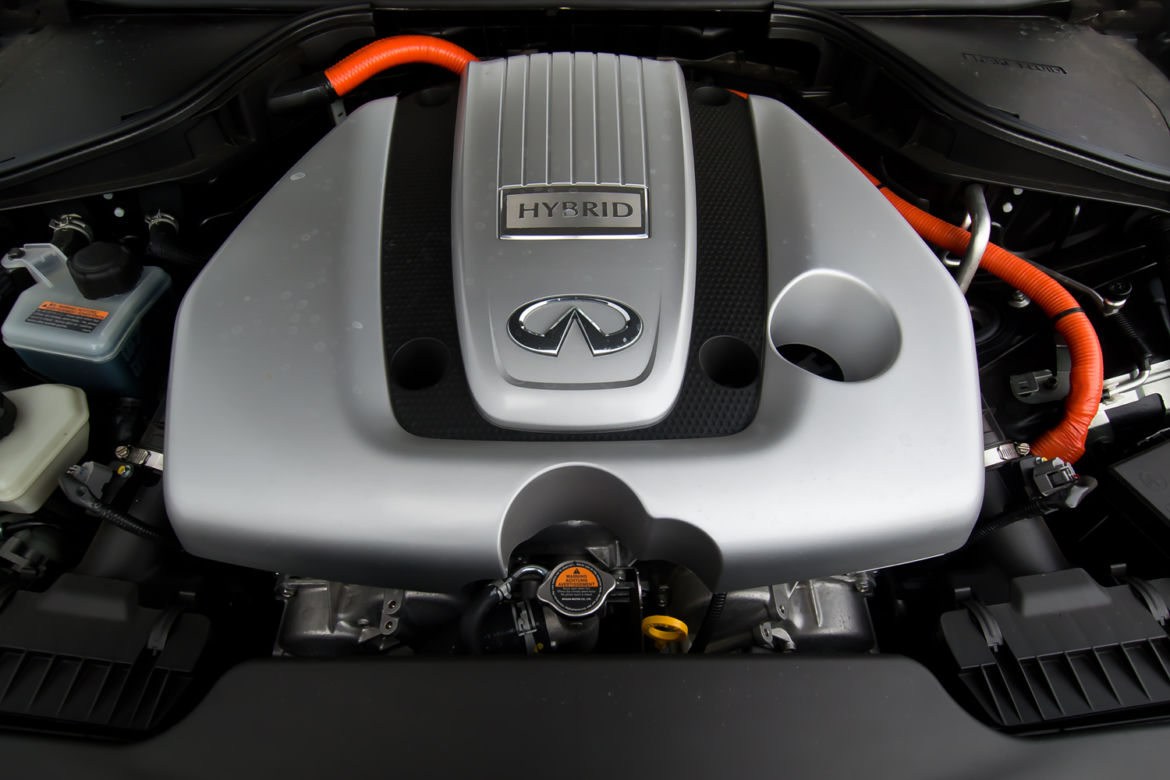 Infiniti Q70h Premium Tech