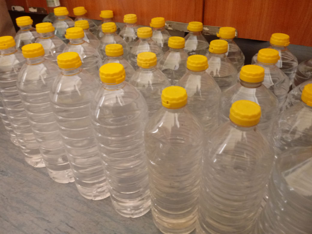 650 paczek papierosów i 120 litrów alkoholu bez akcyzy. Podejrzana w rękach policji