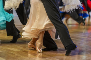 Zbierali na studniówkę, a pieniądze przepadły. Policja sprawdza, czy mama jednego z uczniów przywłaszyła 13,5 tys. zł