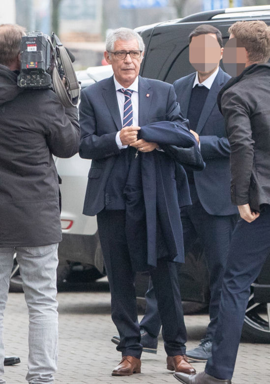 Fernando Santos przyłapany z papierosem w ręku w Warszawie