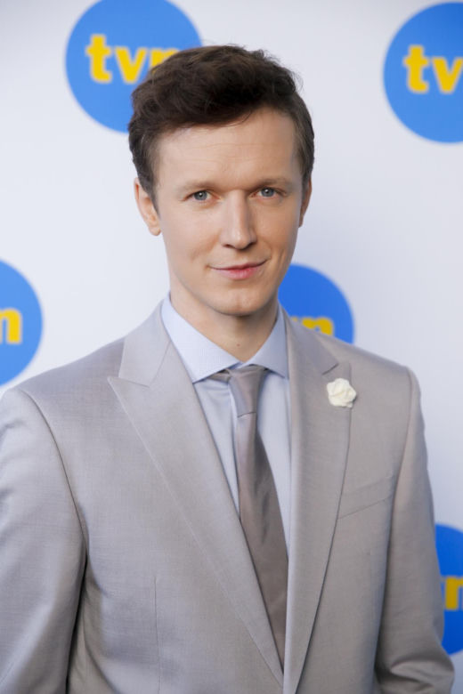 Filip Pławiak kiedyś i dziś. Tak przez lata zmieniał się ulubieniec widzów z serialu "Chyłka"