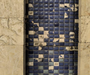 Dzieł Fangora szukaj w Warszawie pod ziemią. W metrze są zadbane, na kolei niszczeją