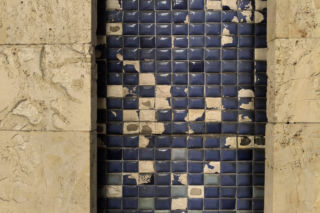 Dzieł Fangora szukaj w Warszawie pod ziemią. W metrze są zadbane, na kolei niszczeją