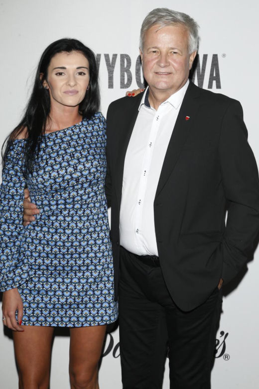 Izabela Podolec: Młoda żona Apoloniusza Tajnera zachwyca urodą