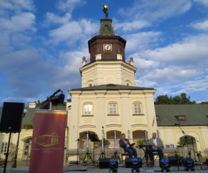 Spotkanie autorskie Artura Ziontka i koncert siedleckich artystów przy fontannie 18.08.2021