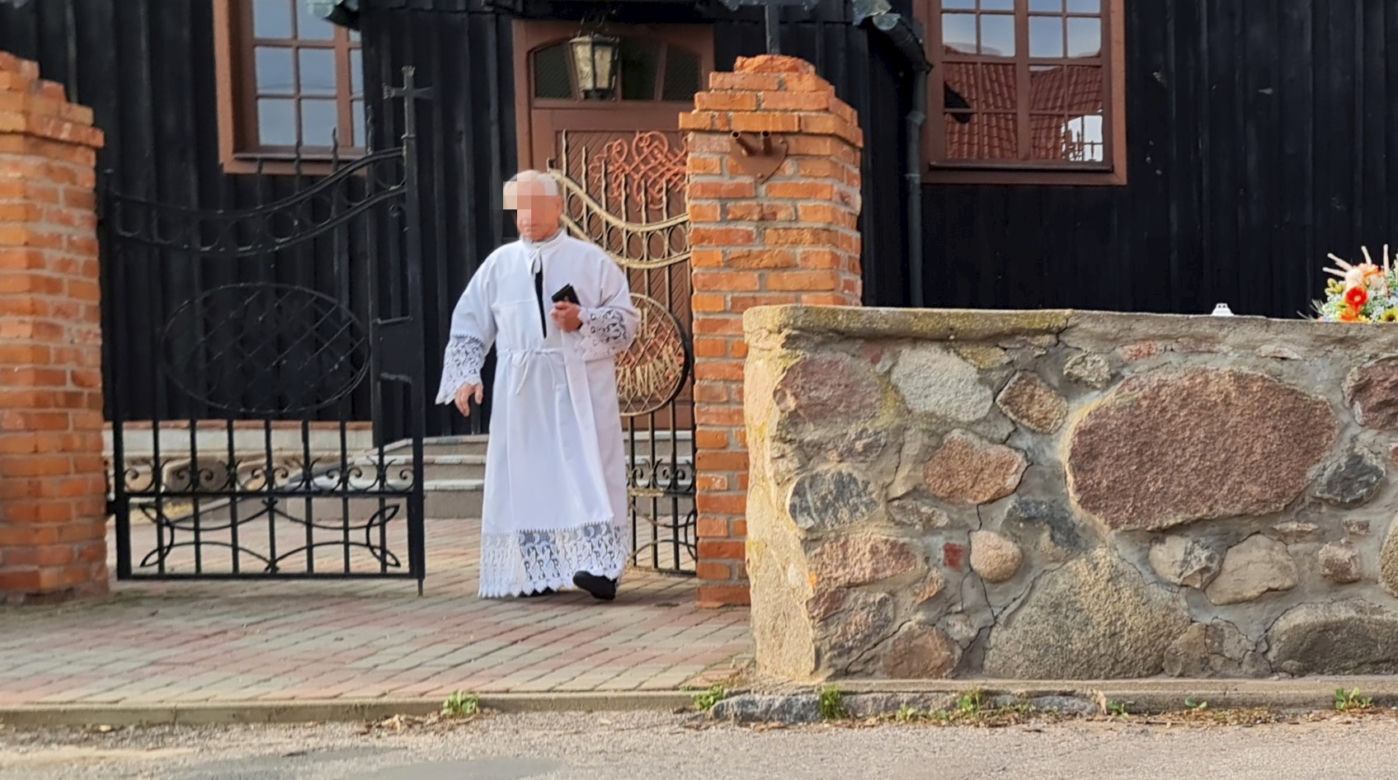 Po wujku i dziadku została jedynie ziemia przysypana kamyczkami