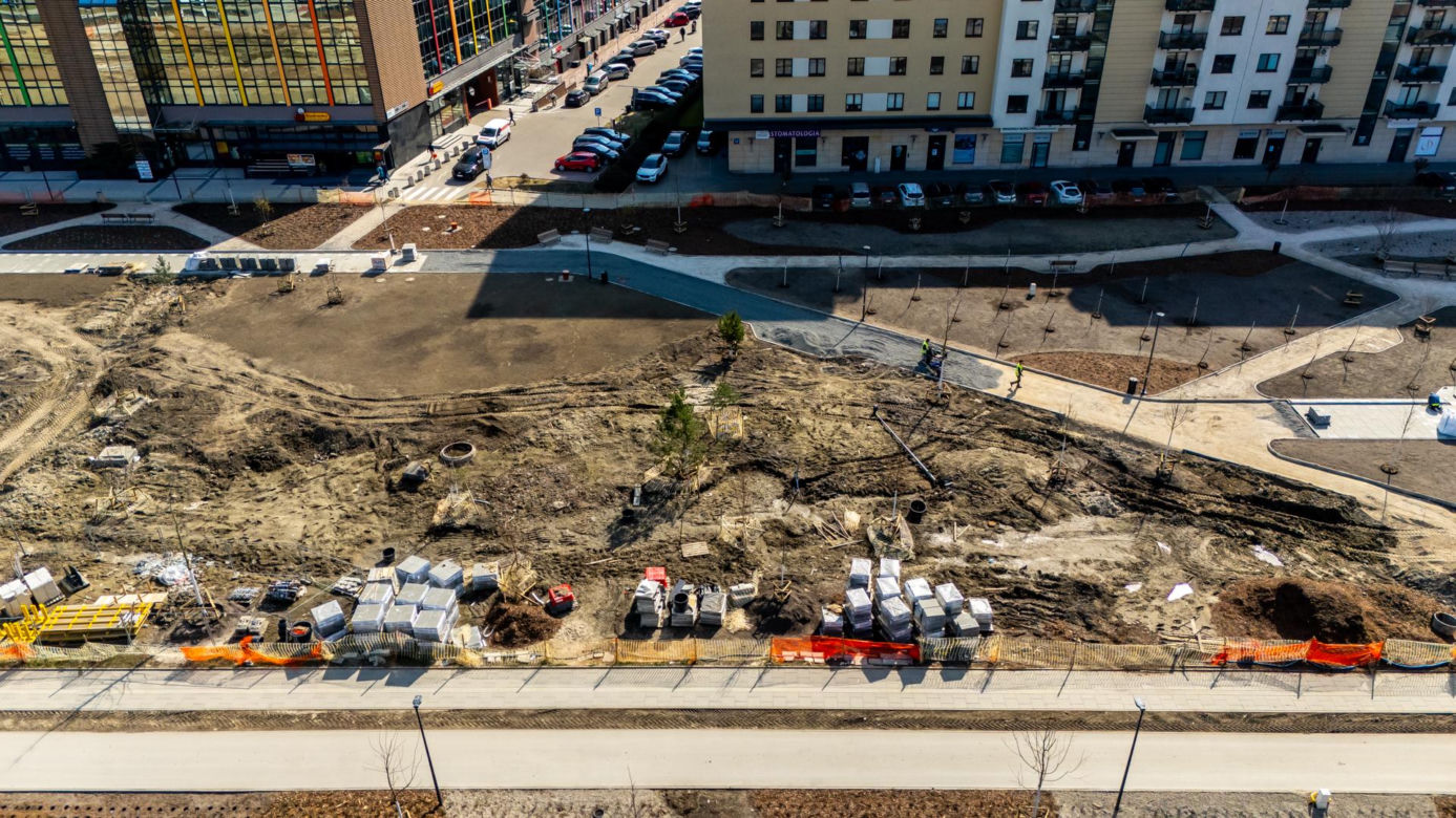 Park nad Południową Obwodnicą Warszawy w marcu 2026 r.