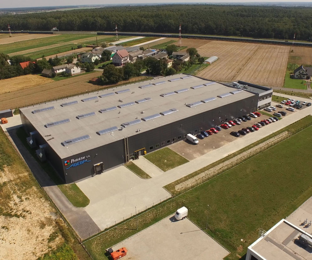 Protektor: Rozbudowują fabrykę, chcą współpracować ze szkołami i zatrudniać ludzi