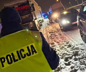 Ostróda w centrum śnieżycy. Burmistrz nocą ratował ludzi. Kierowcy nocowali w urzędzie