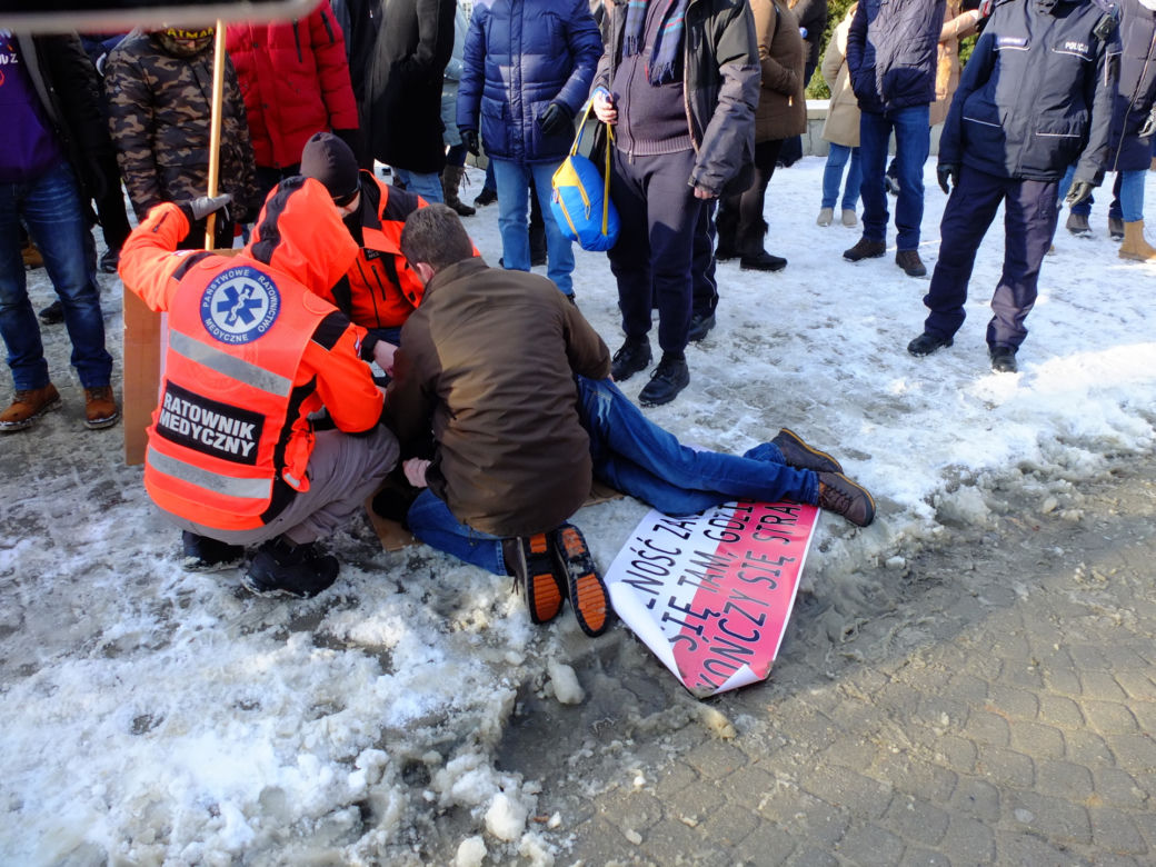 Protest antyszczepionkowców w Lublinie. Początek był przerażający