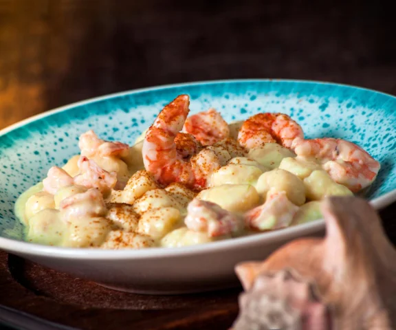 Kremowe pesto, krewetki i gnocchi. Obiad w 25 minut