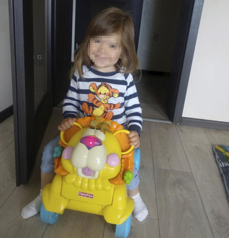 Hania zmarła, bo mama polewała ją zimną wodą