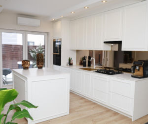 Lata temu wygrała Projekt Lady, teraz pokazała jak mieszka! Biel i złoto biją po oczach