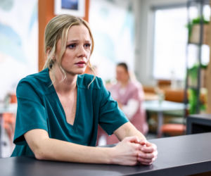 Szpital św. Anny, odcinek 109: dyrektor Strecker i Sabina spędzają wspólnie wieczór po rozmowie o przyszłości szpitala