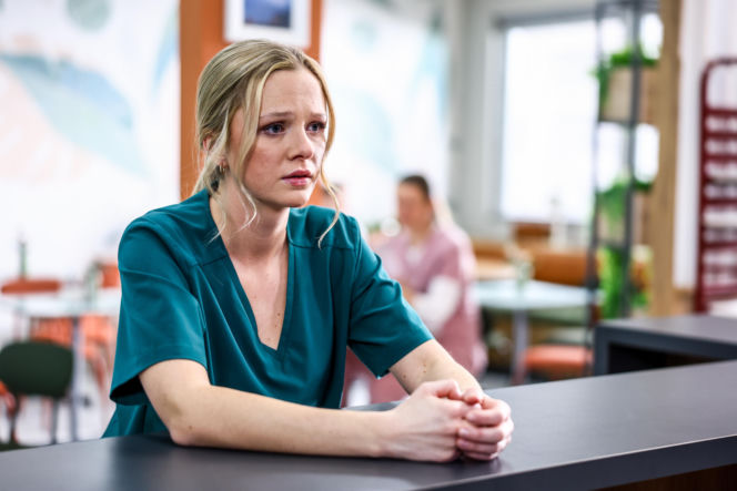 Szpital św. Anny, odcinek 109: dyrektor Strecker i Sabina spędzają wspólnie wieczór po rozmowie o przyszłości szpitala