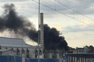 Gigantyczny pożar w centrum Chorzowa. Nad miastem unoszą się kłęby czarnego dymu