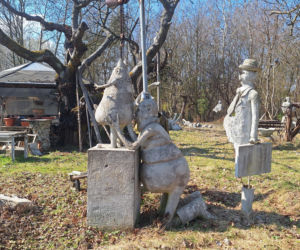 Surrealistyczne rzeźby zdobią ogród. Budzą niepokój i ciekawość