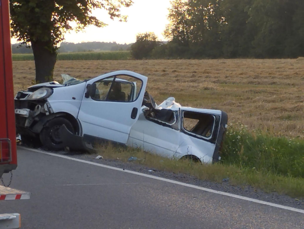 Tragiczny wypadek na DK74 w Łagowie. Nie żyje jedna osoba, droga jest całkowicie zablokowana