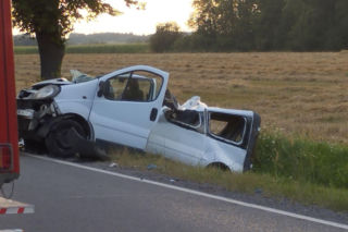 Tragiczny wypadek na DK74 w Łagowie. Nie żyje jedna osoba, droga jest całkowicie zablokowana