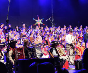 Kardynał Ryś rozświetlił Kraków! Zobacz, co dzieje się pod Oknem Papieskim