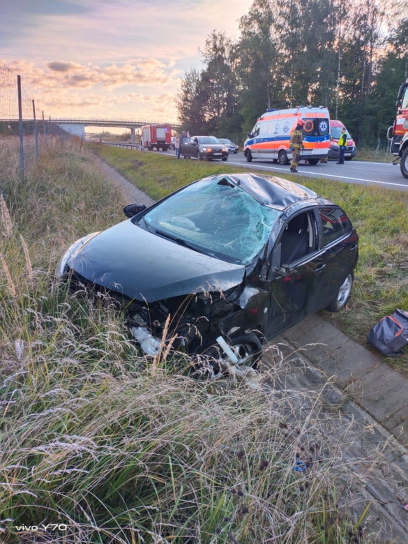 Poważny wypadek na S22. Kobieta i dziecko w szpitalu [ZDJĘCIA]