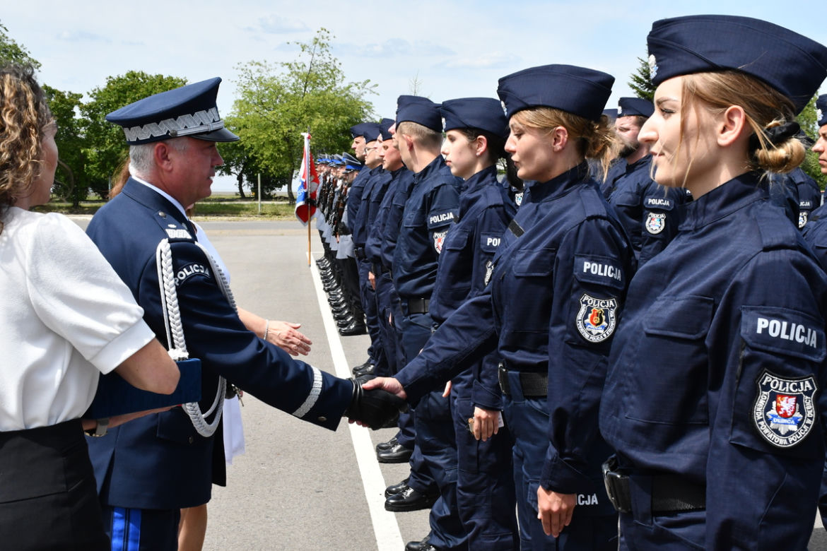 Nowi funkcjonariusze podkarpackiej policji. Złożyli honorową przysięgę