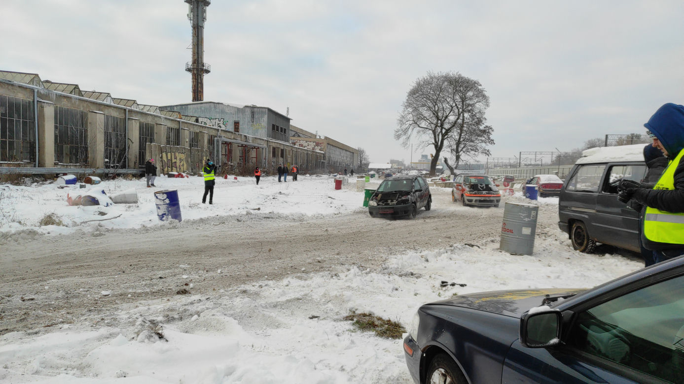 Białystok. Charytatywny Wrak Race Uniwerstal [18.12.2022]