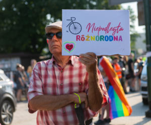 Marsz Równości w Krakowie - tłumy na wydarzeniu pod hasłem Zaczerpnąć tchu.