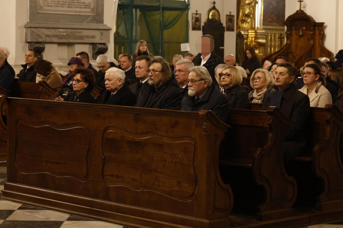 Jarosław Kaczyński z posłami na mszy św. w intencji Barbary Skrzypek