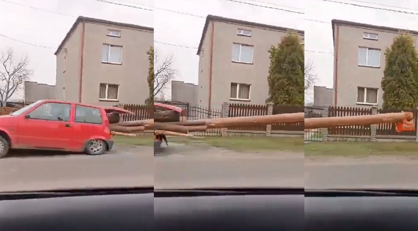 Wiózł cinquecento wielkie kawały drzewa. Auto ledwo jechało. W końcu zatrzymała go policja
