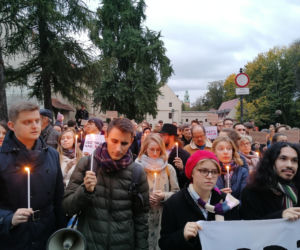 Protest katolików pod krakowską kurią