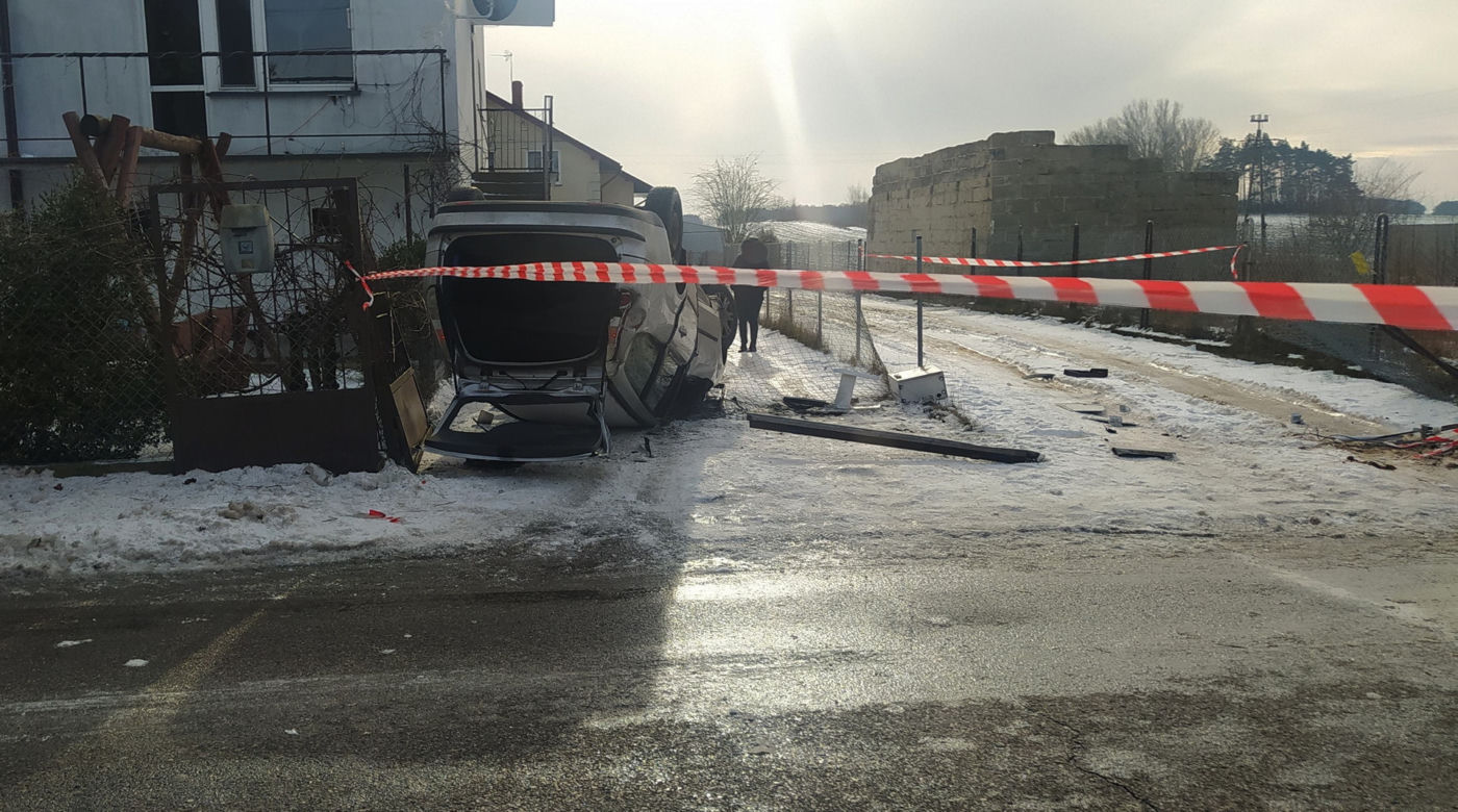 Skasowała auto, zadrapała się tylko w palec