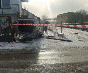Skasowała auto, zadrapała się tylko w palec