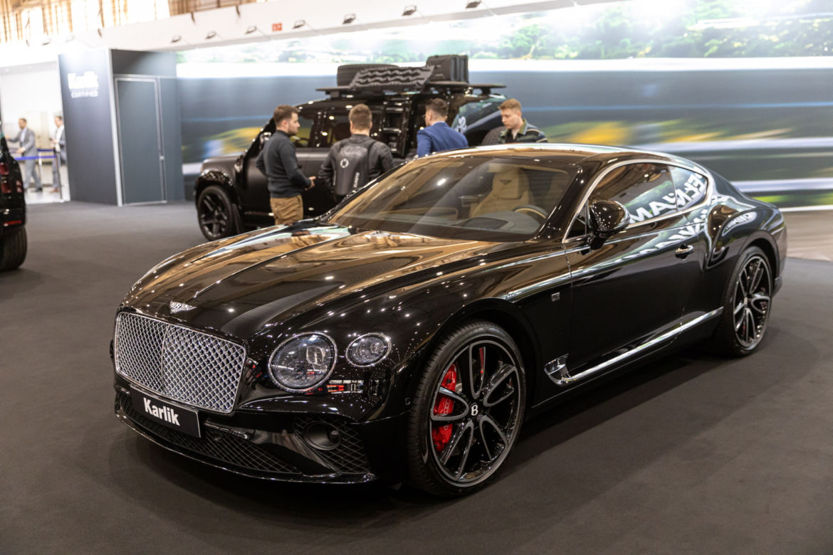 Poznań Motor Show 2022 trwa. Pojazdy policyjne także zachwycają 