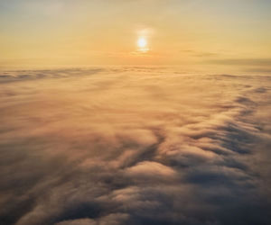Wow! Ogromna mgła przykryła mazurskie miasteczko. Zobacz niesamowite fotografie