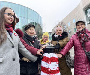 W tym roku nie tylko hydranty zostaną ubrane we włóczkę. Kolorowe koziołki aquanetu zyskały szaliki w związku z ważną rocznicą
