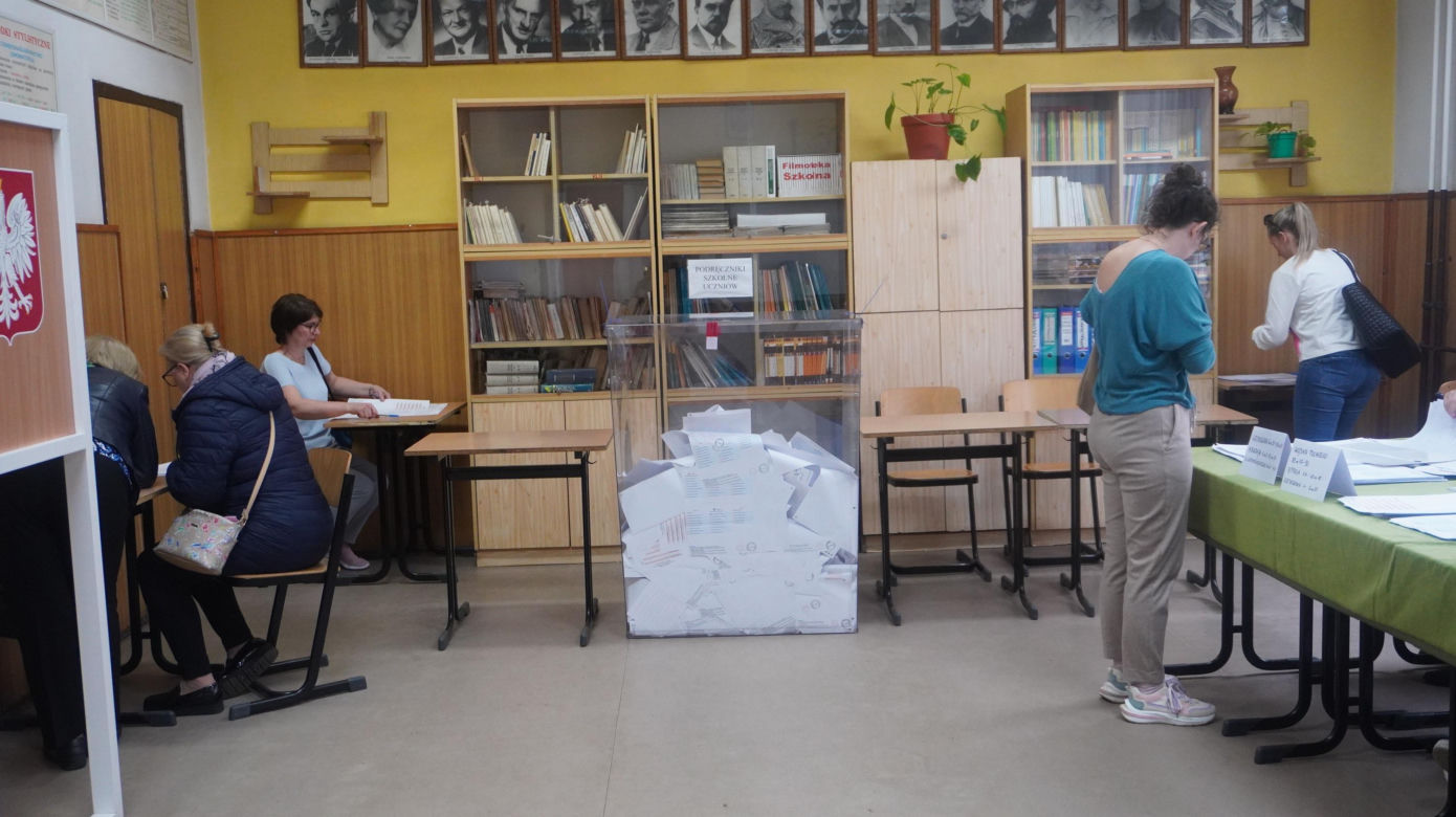 Wybory samorządowe 2024. Olsztynianie ruszyli do urn. Zobacz zdjęcia