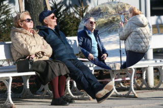 Ale romantycznie! 84-letni Friedmann zabrał ukochaną do Sopotu. Nie szczędzili sobie czułości