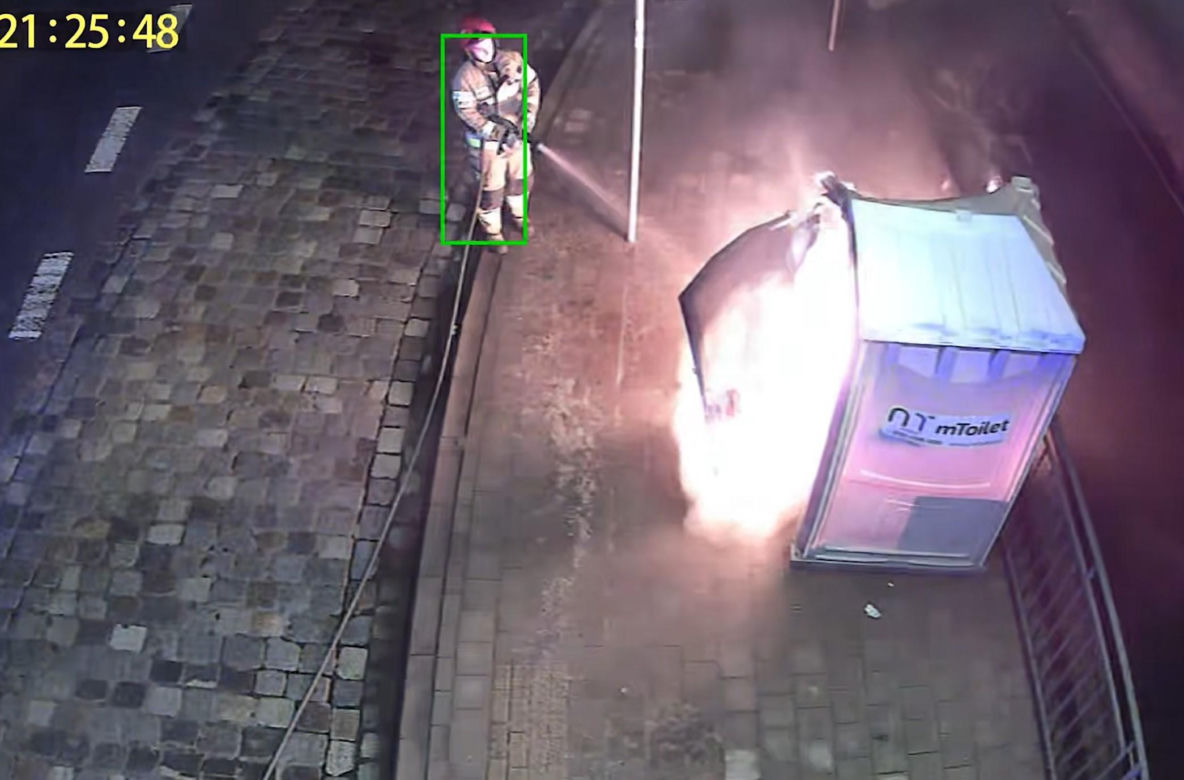 Podpalacze z Wrocławia w rękach policji! To trzej nastolatkowie