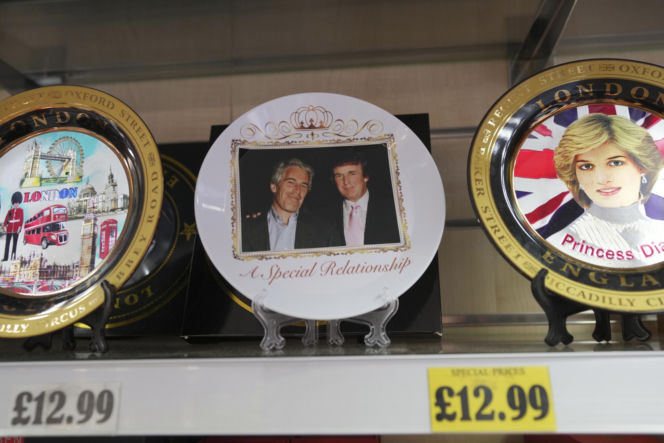 Opublikowano kolejną partię zdjęć z "akt Epsteina" wśród nich Bill Clinton i Michael Jackson